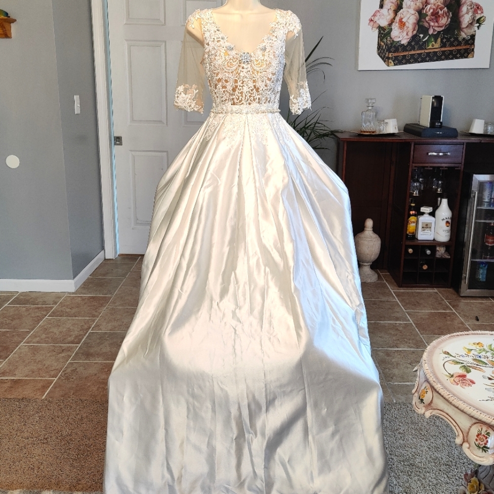 WEDDING DRESS CUSTOM MADE SIZE 4 UNBRANDED